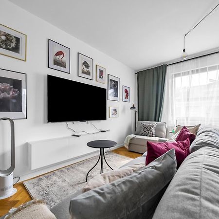 Skierniewicka Apt - Parking, Workspace, Balcony - By Rentujemy Warschau Exterior foto