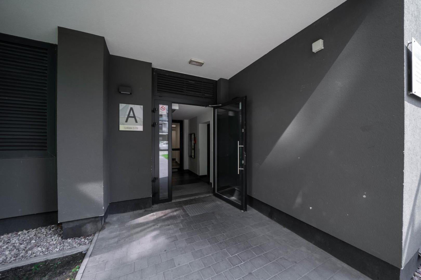 Skierniewicka Apt - Parking, Workspace, Balcony - By Rentujemy Warschau Exterior foto